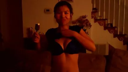Apretando el vibrador en el culo maduras españolas follando jovencitos