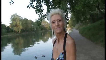 La chica que maduras españolas folladas por jovenes es compasiva y amable