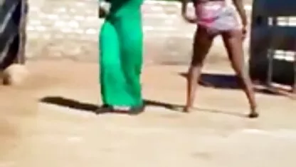 La company de la negro hombre folla viejas españolas cojiendo la blanco chica