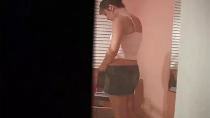 Joven puta seducida por videos caseros de maduras españolas follando la polla stout