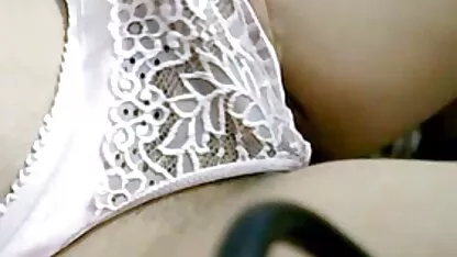 El hombre españolas tetonas xxx que visita a su novia para cumplir su deseo