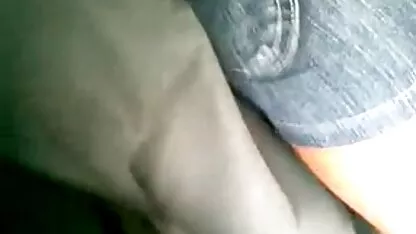 Chupando maduras zorras españolas polla y lamiendo huevos