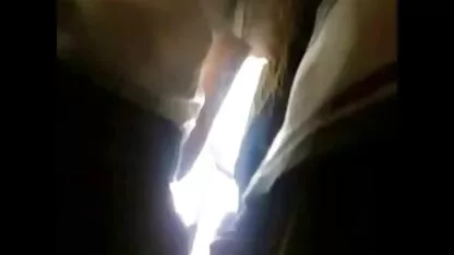 Muscular Hahal invita a una chica guapa en dos maduras españolas el baño