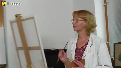 Nena dando culo a los españolas cuarentonas follando niños activos con pernos largos