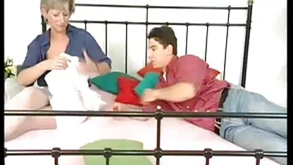 Pegando la polla follando mamas españolas negra de mí