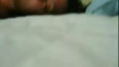 Esta maduras españolas buenorras chica sabe cómo complacer a su amante