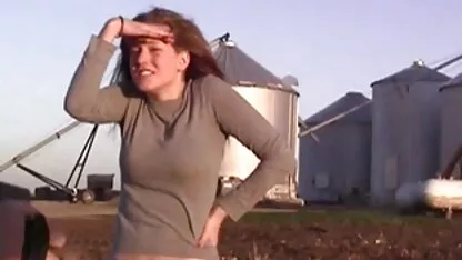 Chica maduras españolas calientes seca en un almacén