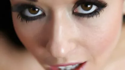 las lesbianas de pelo oscuro prueban un nuevo maduras españolas follando en casa pene falso en el simulador