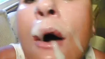 El chico se retuerce y xxxmadurasespañolas se folla a la bonita culo con las tetas originales
