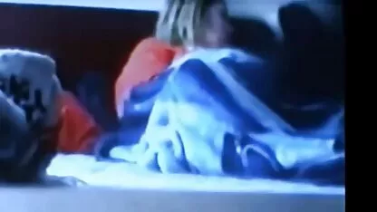 Muscular chica ir videos pornos de maduras españolas a dormitorio para las niñas durmiendo y atornillar con Favores
