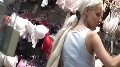 Un videos de mujeres maduras españolas vistazo a la pasión en el bar