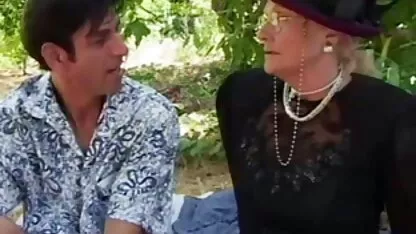 Rosa juego dos maduras cuarentonas españolas strippers