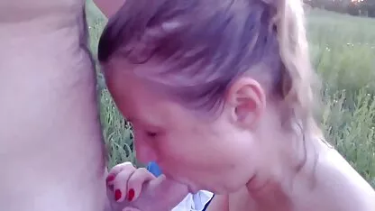 Una pequeña tira maduras gorditas españolas delante de la webcam