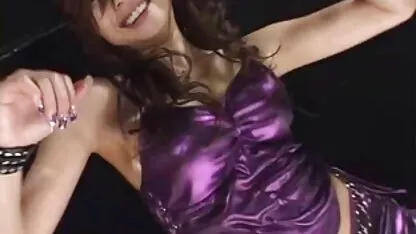 Bronceada chica brillar en el pecho veteranas españolas follando y se masturba con una bonita