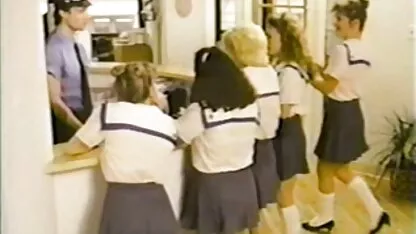 Los hombres que sobresalen se sienten las maduras folladoras españolas tetas pequeñas a los estudiantes antes de follar